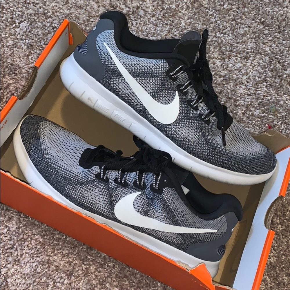 women’s grey & black Nike Free Runs! Size 8